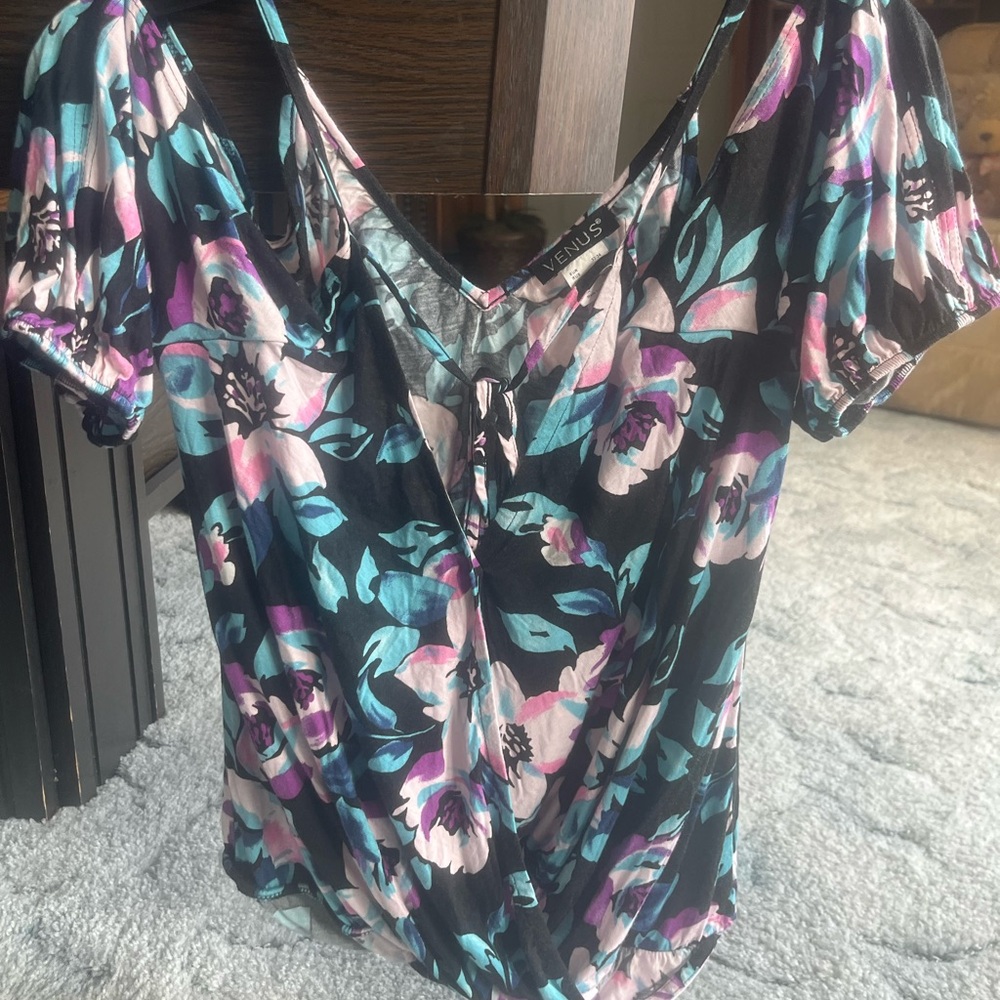 Venus Floral Top - Picture 4 of 5